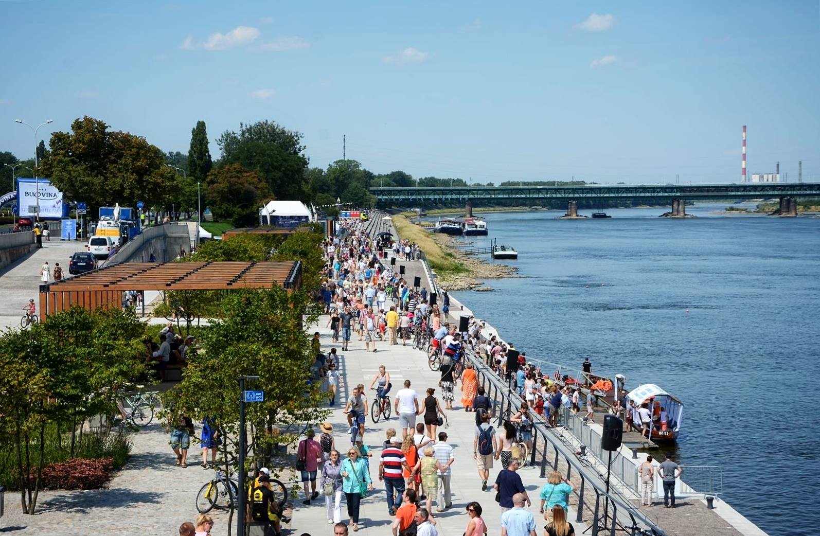 warsaw river banks beach in warsaw summer in warsaw